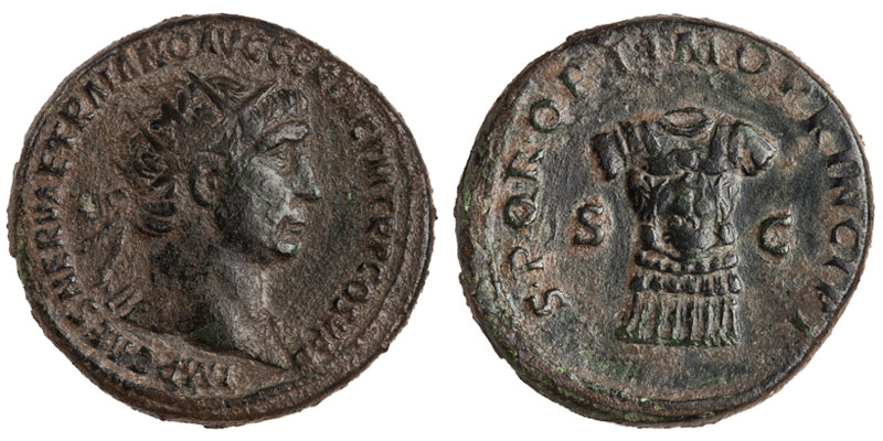 Le revers de ce Dupondius de Trajan a pour seul sujet - et c'est assez rare - une cuirasse militaire. [© American Numismatic Society]