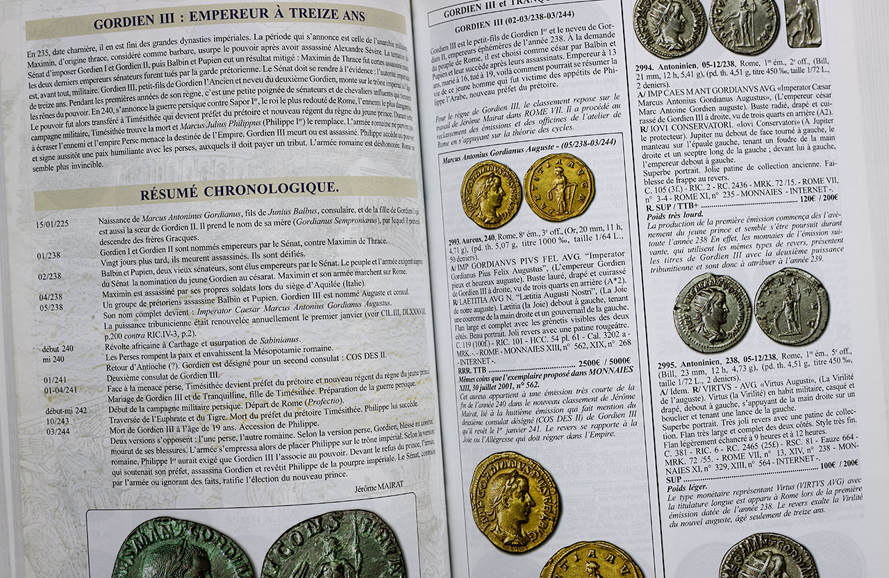 "Monnaies Romaines" est émaillé de points historiques sur les empereurs et sur les grandes étapes de l'évolution de Rome