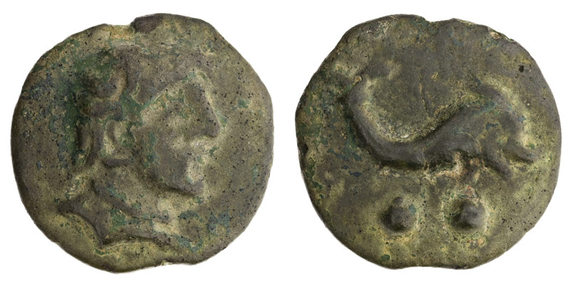 Sur cette grosse monnaie de bronze (plus de 70g !), frappée vers le IIIème siècle avant Jésus Christ à Ariminum et qui n'a certes pas été épargnée par le temps, on peut voir le portrait d'un guerrier gaulois portant un torque. 