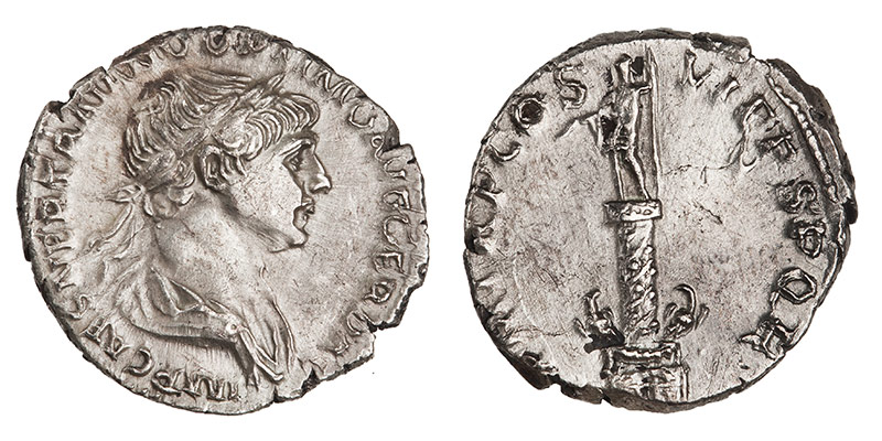 Au revers de ce denier figure la fameuse colonne trajane, toujours debout et visible à Rome encore aujourd'hui. [© American Numismatic Society]