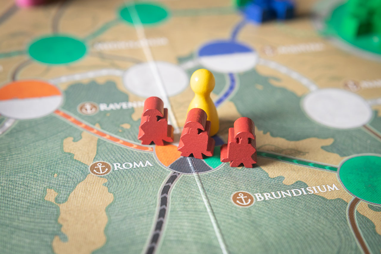 3 légions gardant Rome, aux côtés d'un pion de joueur.
